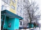 До станции метро часто и по расписанию ходит общественный транспорт.